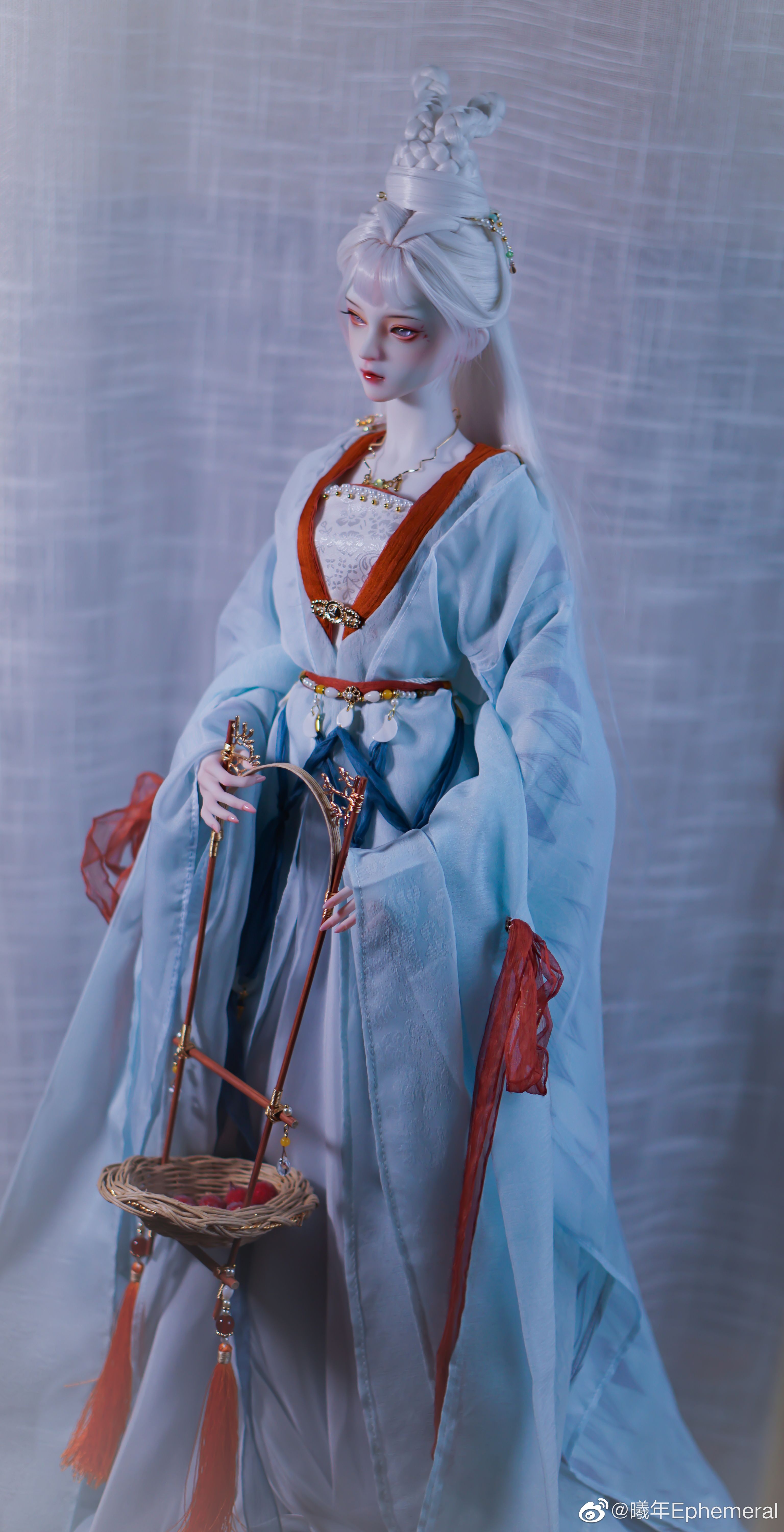 Vintage-Inspired Chinese Cheongsam with a Tangy Acetic Touch Vintage-Inspired Chinese Cheongsam with a Tangy Acetic Touch