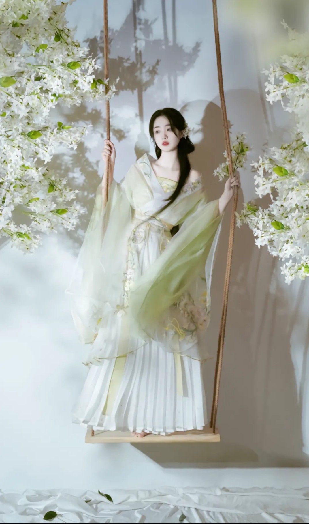 Embracing the Art of Qipao:A Guide for Petite Women Embracing the Art of Qipao:A Guide for Petite Women