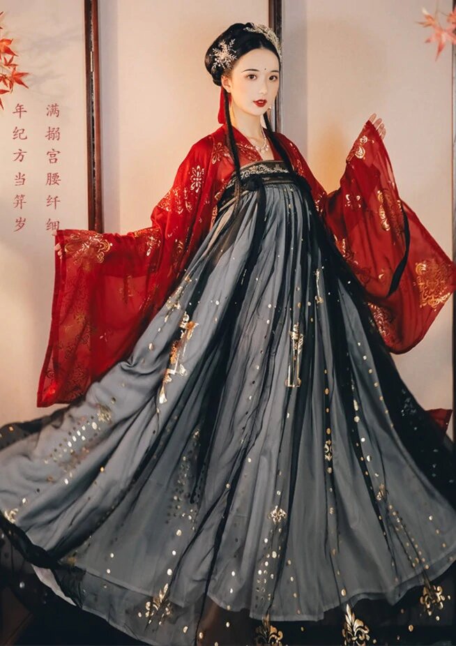 Duned-Out:The Enchanting Fusion of Hanfu and Dunhuangs Flying Apsaras for a Girl Childs Headdress Duned-Out:The Enchanting Fusion of Hanfu and Dunhuangs Flying Apsaras for a Girl Childs Headdress