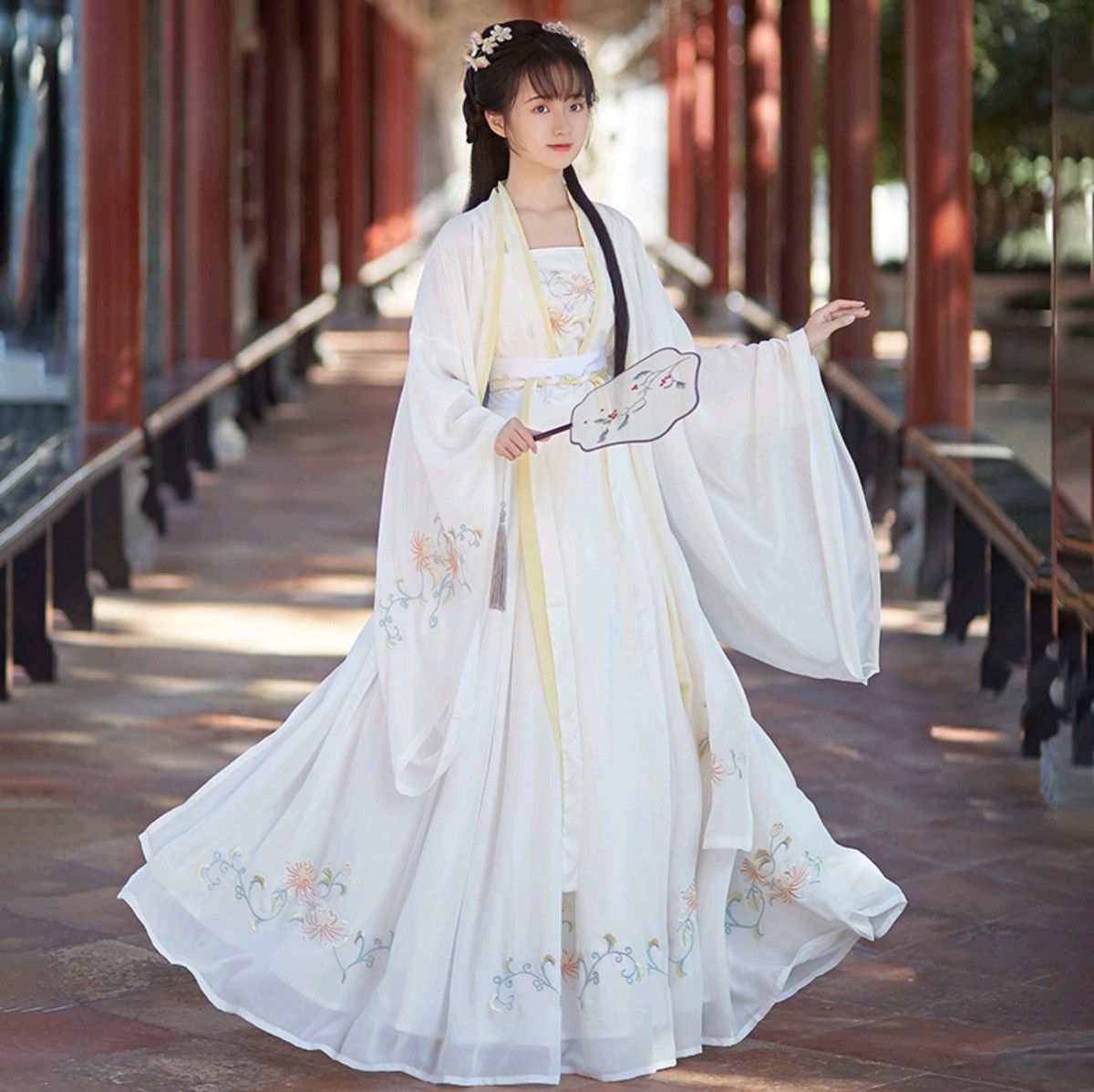 Plus-Size Chinese-Style Cheongsam with Long Skirt Length:Embracing the Curves and Hiding the Belly Plus-Size Chinese-Style Cheongsam with Long Skirt Length:Embracing the Curves and Hiding the Belly