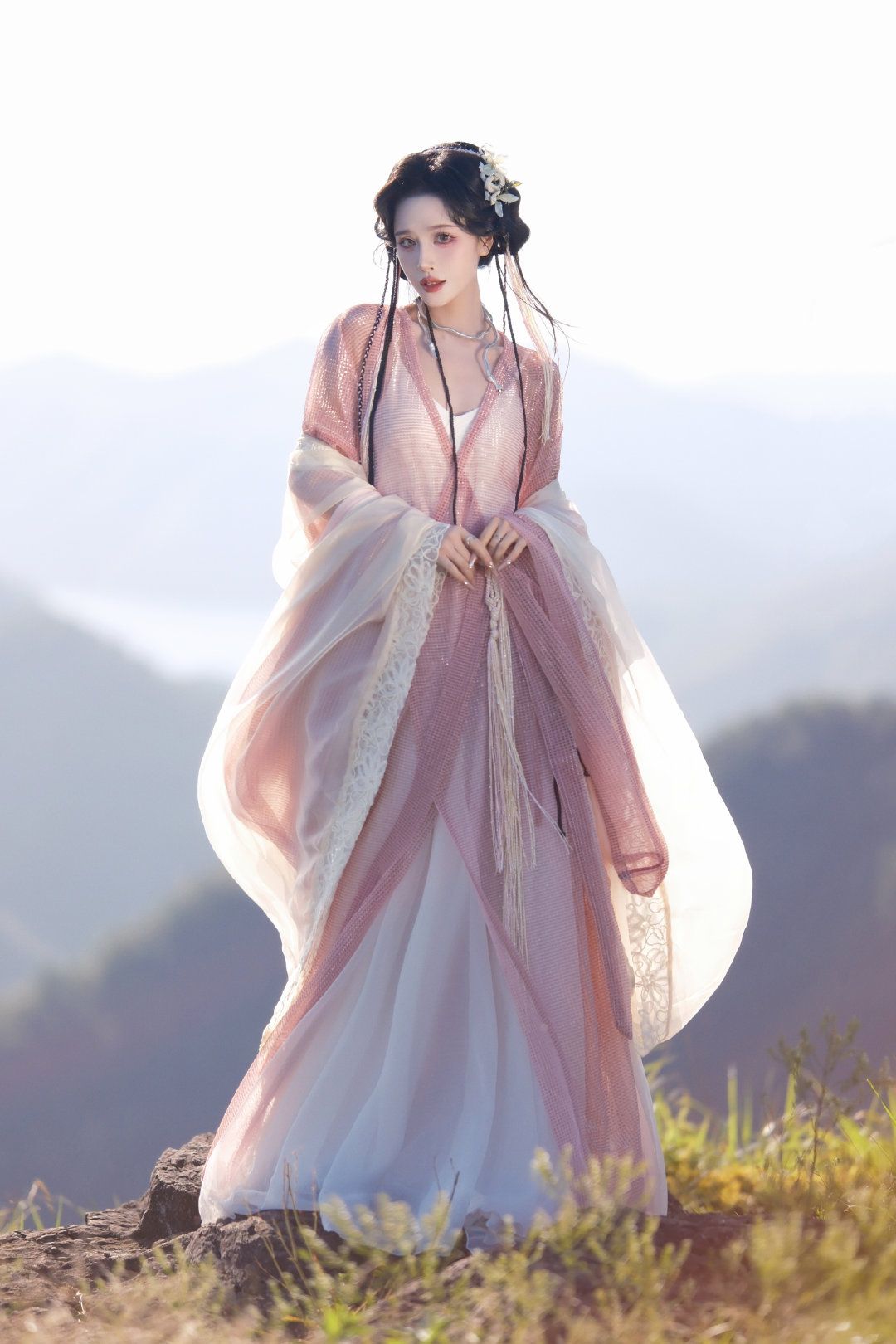 The Evolution of Hair Accessories in Hanfu丸子头