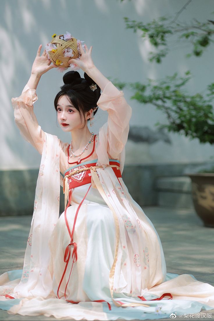 The Enchantment of Hanfu Style Womens Gongshan Fans The Enchantment of Hanfu Style Womens Gongshan Fans