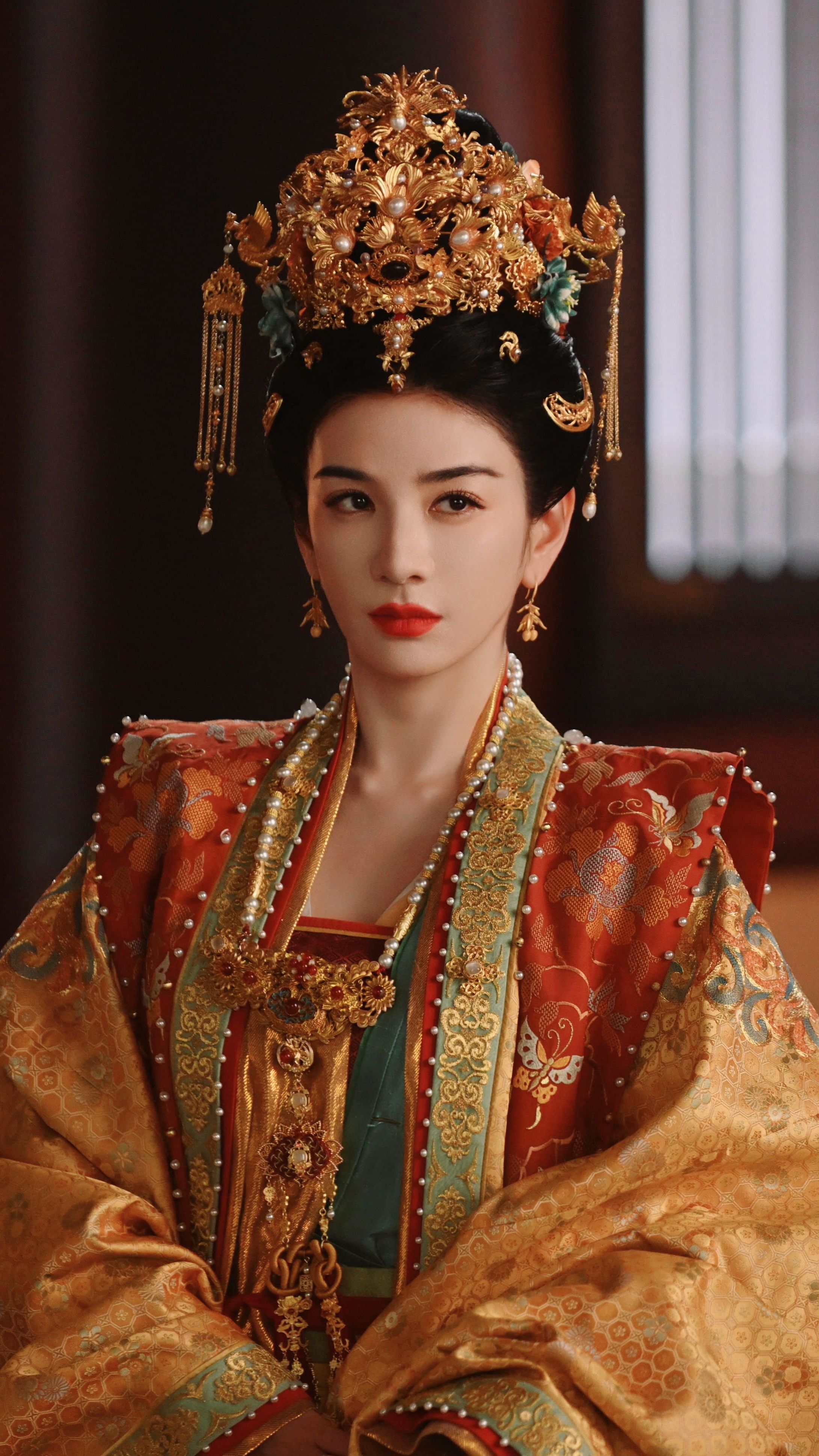 Embroidered Cheongsam:A 2021 Fashion Statement Embroidered Cheongsam:A 2021 Fashion Statement