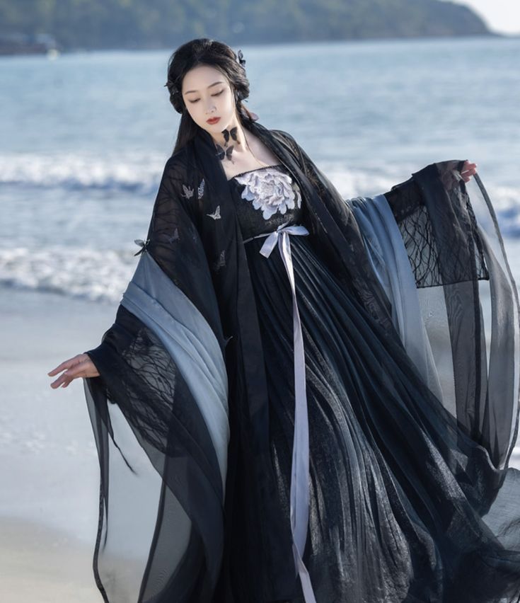 The Rise of Shanhe Traditional Beauty in the Realm of Hanfu Fashion The Rise of Shanhe Traditional Beauty in the Realm of Hanfu Fashion