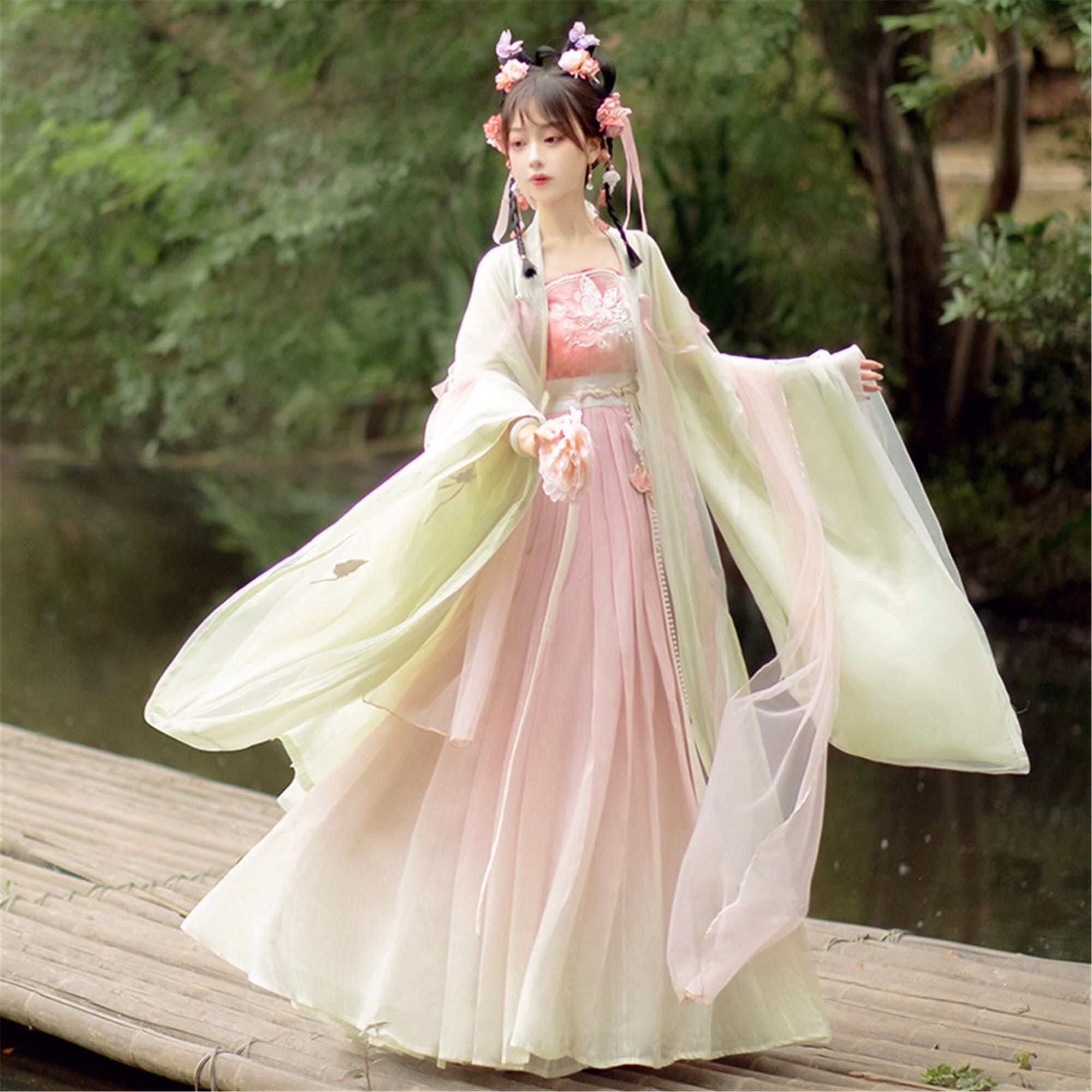 Vintage Cheongsam:Embracing the Essence of Chinese Heritage Vintage Cheongsam:Embracing the Essence of Chinese Heritage