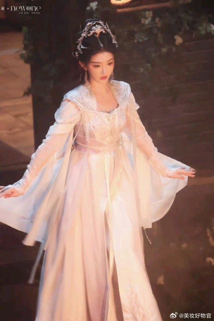 Latest Trends in Womens Hanfu Fashion:Unveiling the New Styles Latest Trends in Womens Hanfu Fashion:Unveiling the New Styles