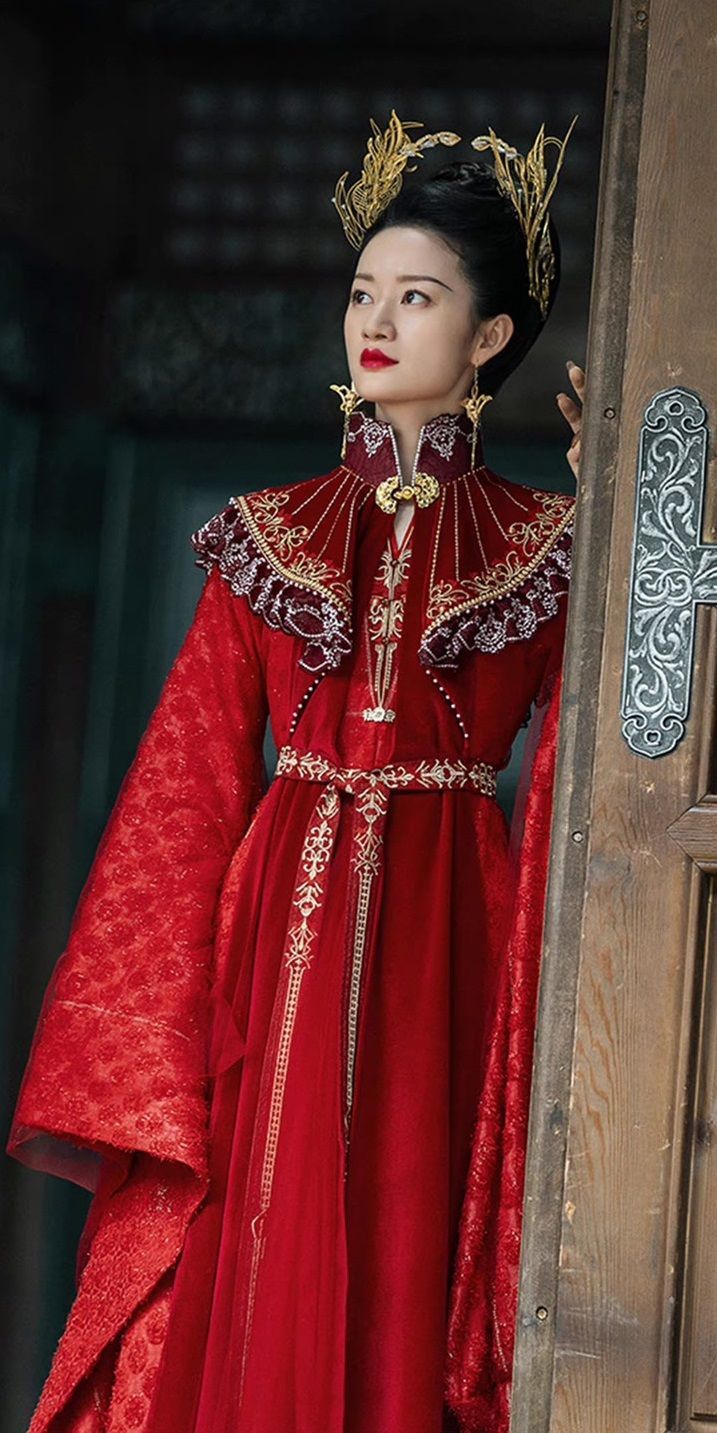 The Red Hanfu Woman and the Flower of the Otherworld The Red Hanfu Woman and the Flower of the Otherworld