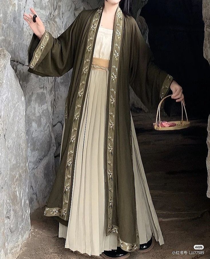 The Revival of Classical Hanfu:Unveiling the Essence of Traditional Chinese Elegance The Revival of Classical Hanfu:Unveiling the Essence of Traditional Chinese Elegance