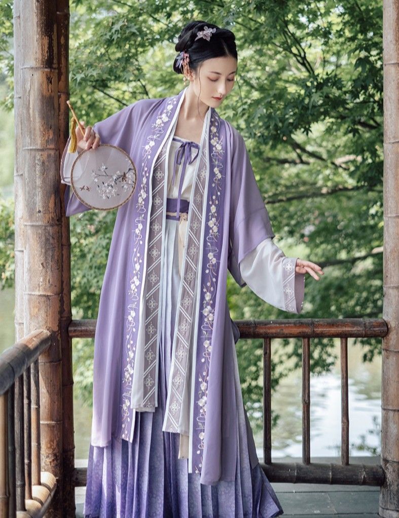 The Cyber-Minkun Dress:A Blend of Traditional Elegance and Modern Tech The Cyber-Minkun Dress:A Blend of Traditional Elegance and Modern Tech