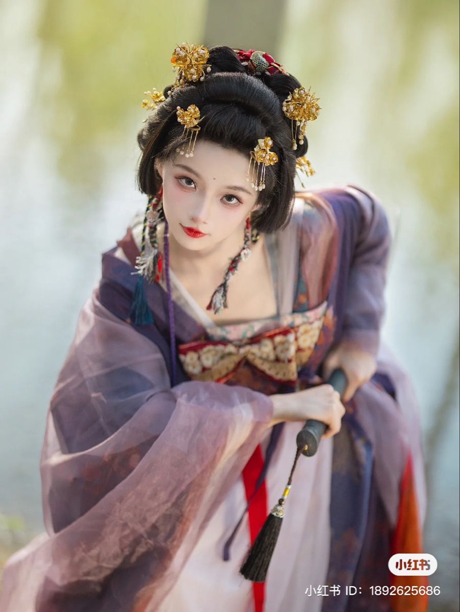 Vintage Charm of the Republic Era:The Revival of Short-Style Cheongsam Vintage Charm of the Republic Era:The Revival of Short-Style Cheongsam
