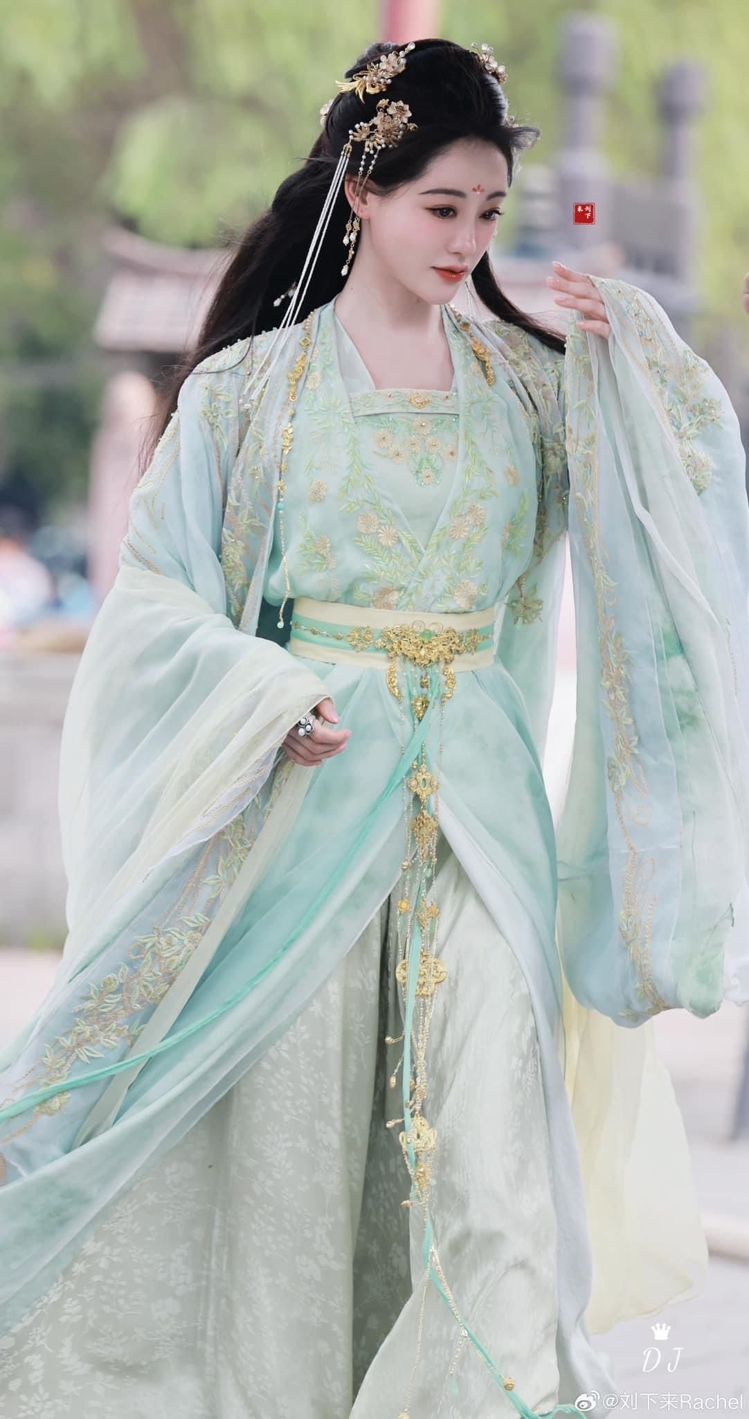 The Unique Charm of an Eleven-Year-Old Aquarius in Hanfu Fashion The Unique Charm of an Eleven-Year-Old Aquarius in Hanfu Fashion