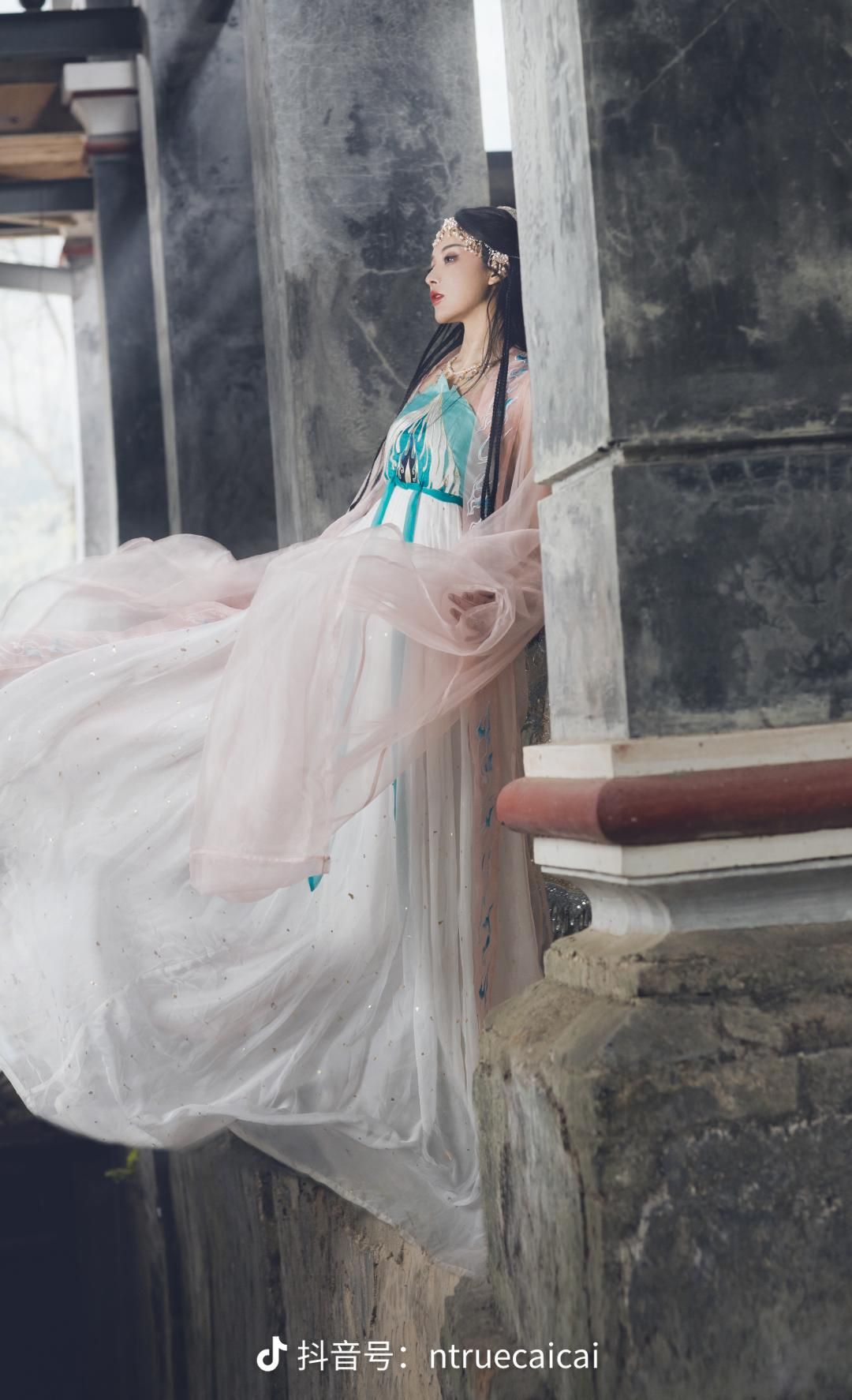 The Rise of Cheongsam-Style Blouses:Embracing Traditional Elegance in Modern Fashion The Rise of Cheongsam-Style Blouses:Embracing Traditional Elegance in Modern Fashion