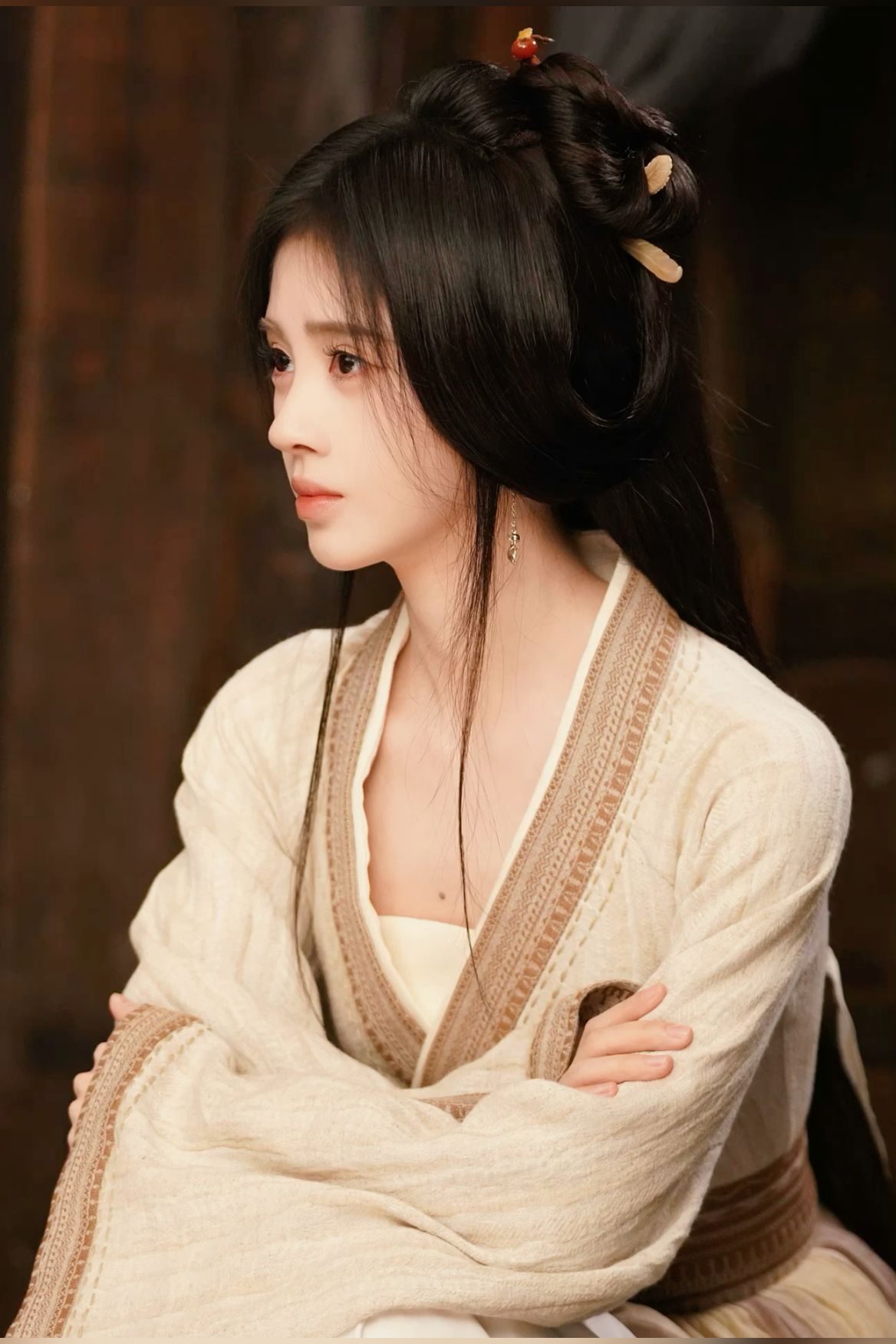 White Innovations in Traditional Chinese Cheongsam:The Modern Revival of a Cultural Icon White Innovations in Traditional Chinese Cheongsam:The Modern Revival of a Cultural Icon