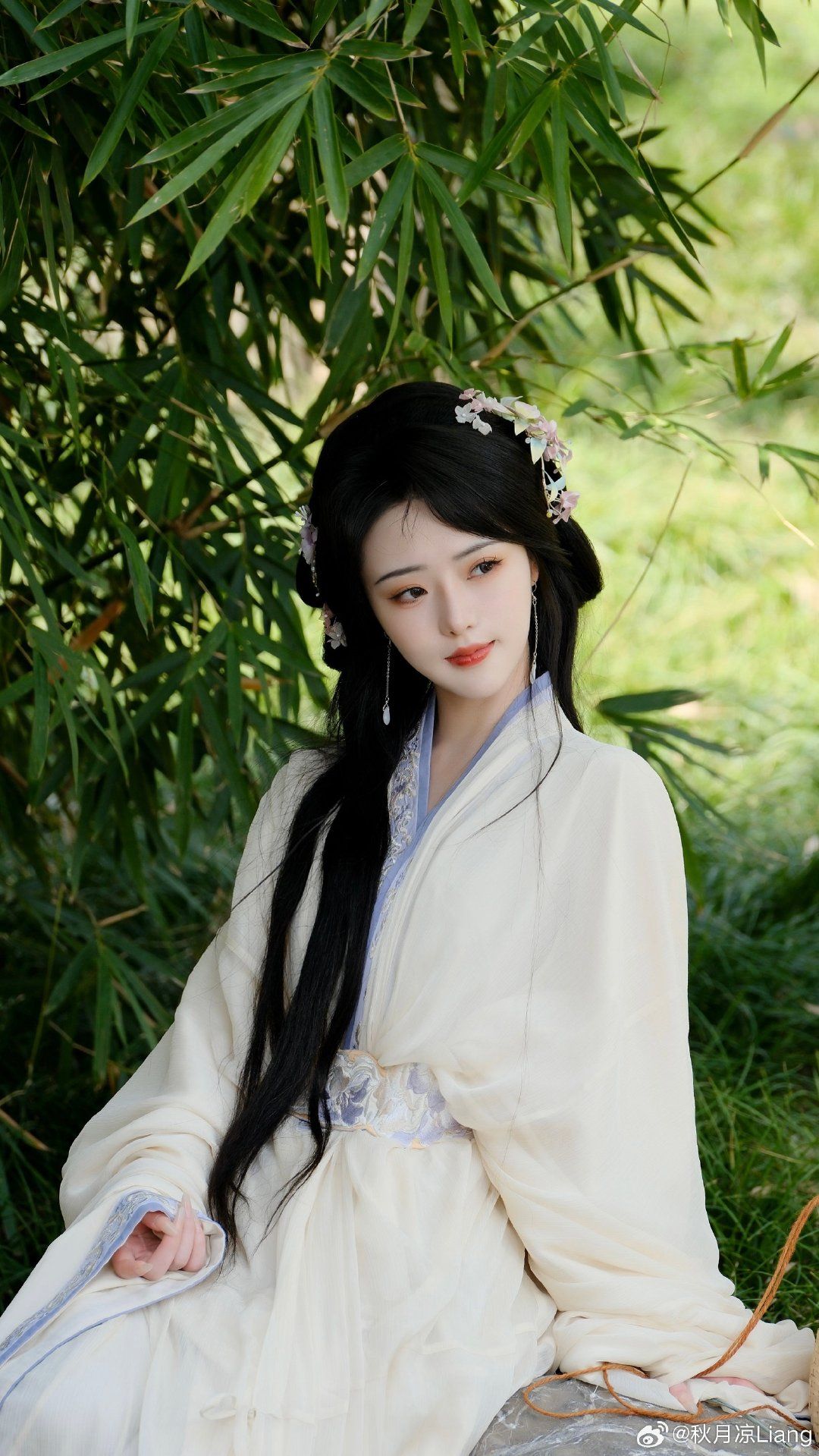 The Magnificent彼岸花 in Hanfu Fashion:A Tale of Splendid Splendor The Magnificent彼岸花 in Hanfu Fashion:A Tale of Splendid Splendor