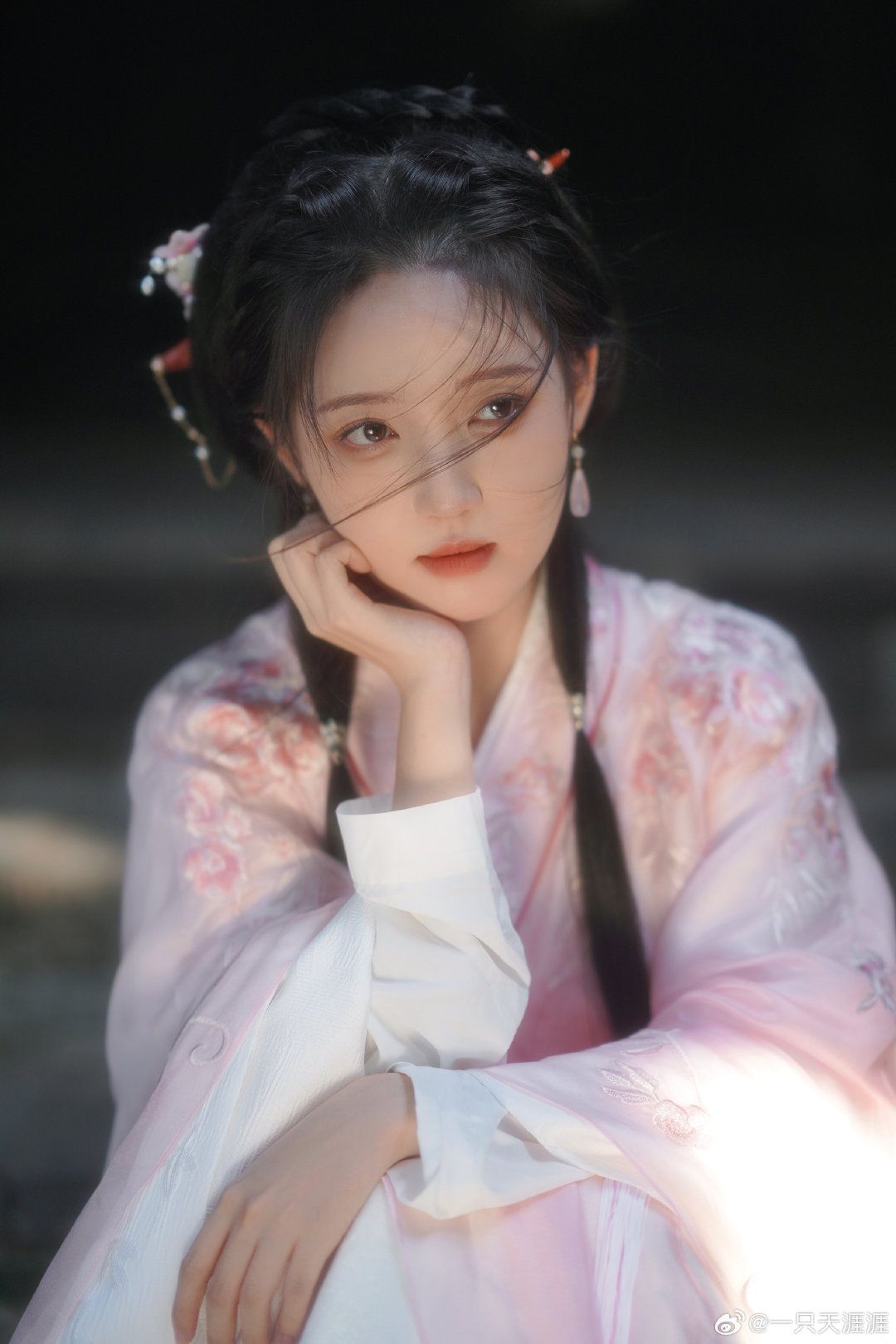Elegance in Summer:The Allure of Qing-Style Hanfu for Women Elegance in Summer:The Allure of Qing-Style Hanfu for Women