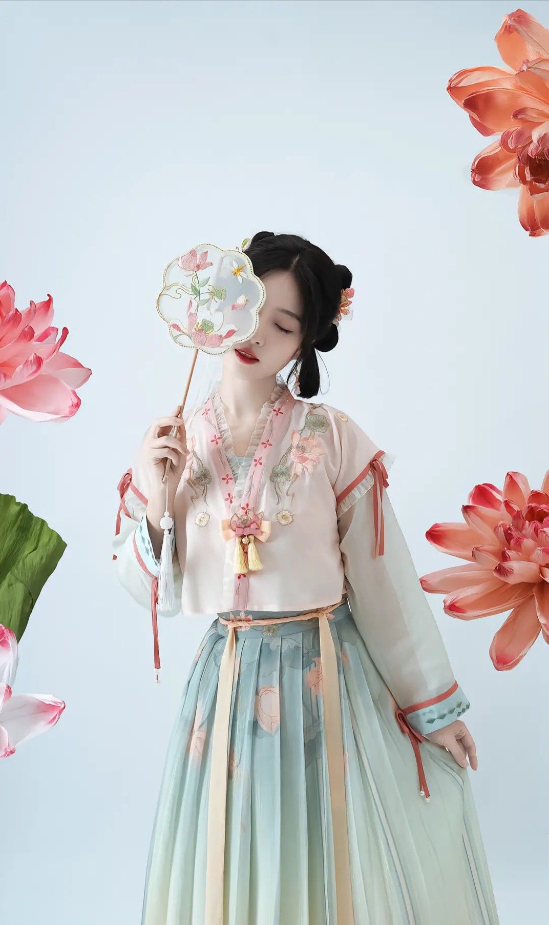The Elegance of Cheongsam:Embracing the Traditional Beauty of a Tailored Fit The Elegance of Cheongsam:Embracing the Traditional Beauty of a Tailored Fit