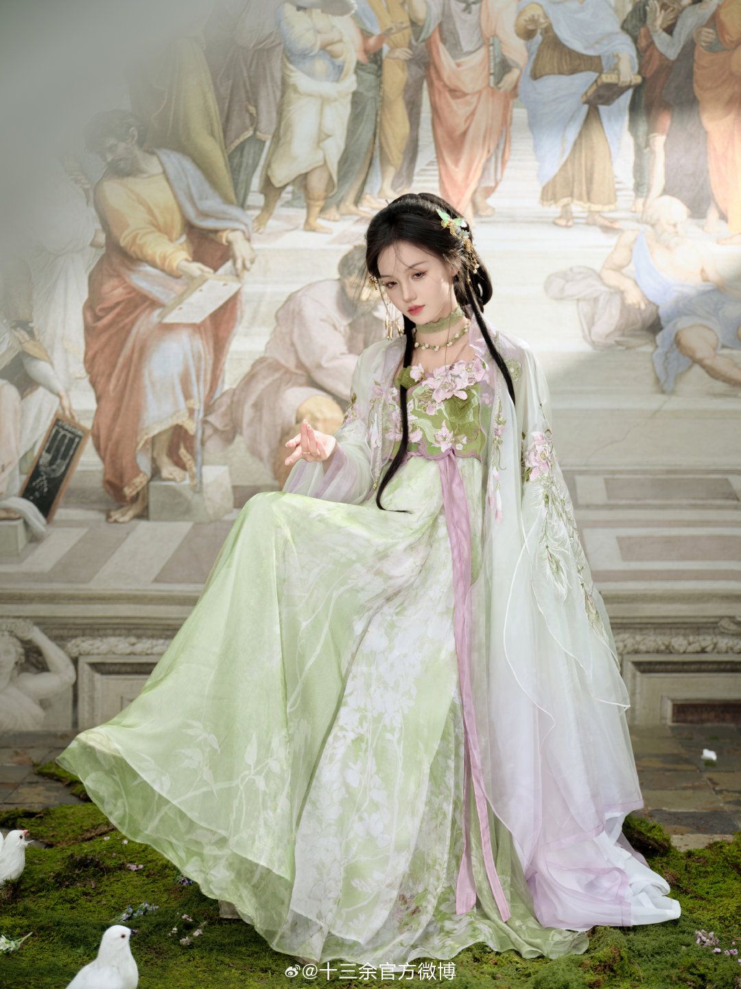 Little Girls in Traditional Hanfu Costumes:A Blend of Fairy-like Charm and Online Celebrity Little Girls in Traditional Hanfu Costumes:A Blend of Fairy-like Charm and Online Celebrity