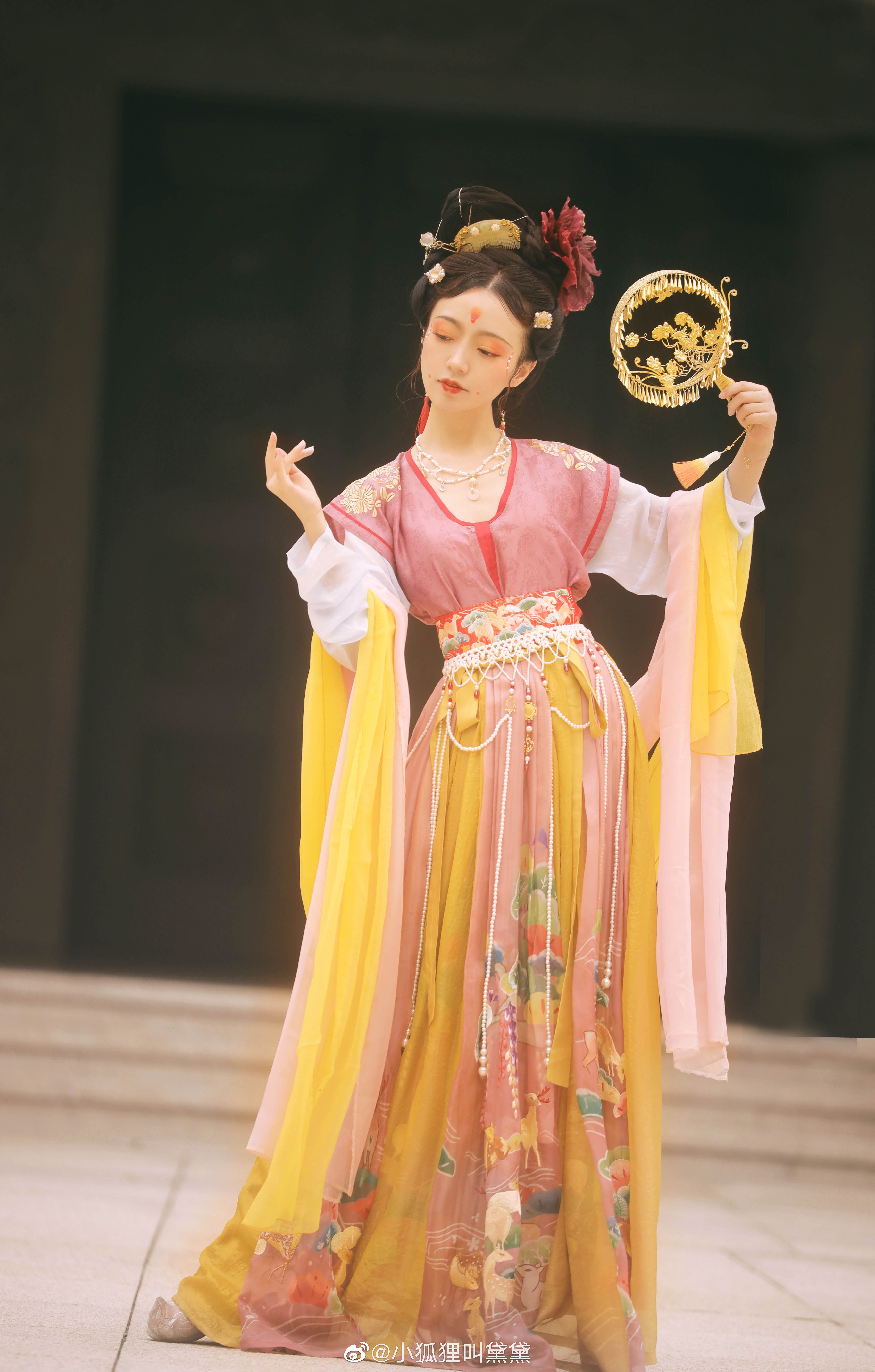 Nezha 2鹤童 Style:Exploring the Charm of Jin-Jin Style Hanfu Nezha 2鹤童 Style:Exploring the Charm of Jin-Jin Style Hanfu