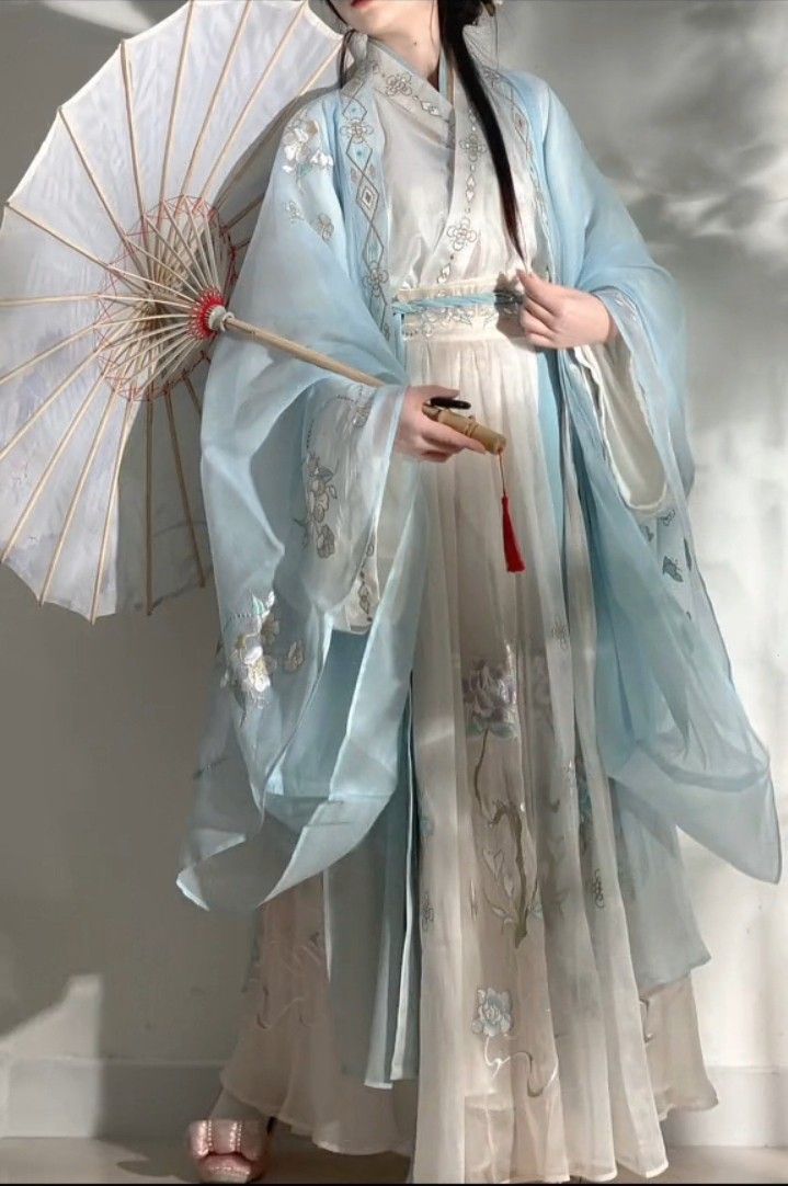 The Unyielding Charm of Eastern Hanfu:The Revival of Traditional Chinese Elegance The Unyielding Charm of Eastern Hanfu:The Revival of Traditional Chinese Elegance