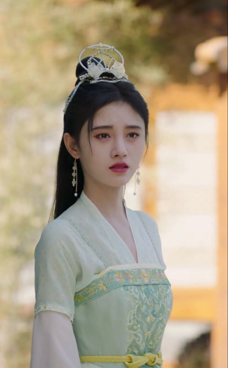 Dragons and Cheongsam:The Cultural Symbolism of a Traditional Chinese Dress Dragons and Cheongsam:The Cultural Symbolism of a Traditional Chinese Dress