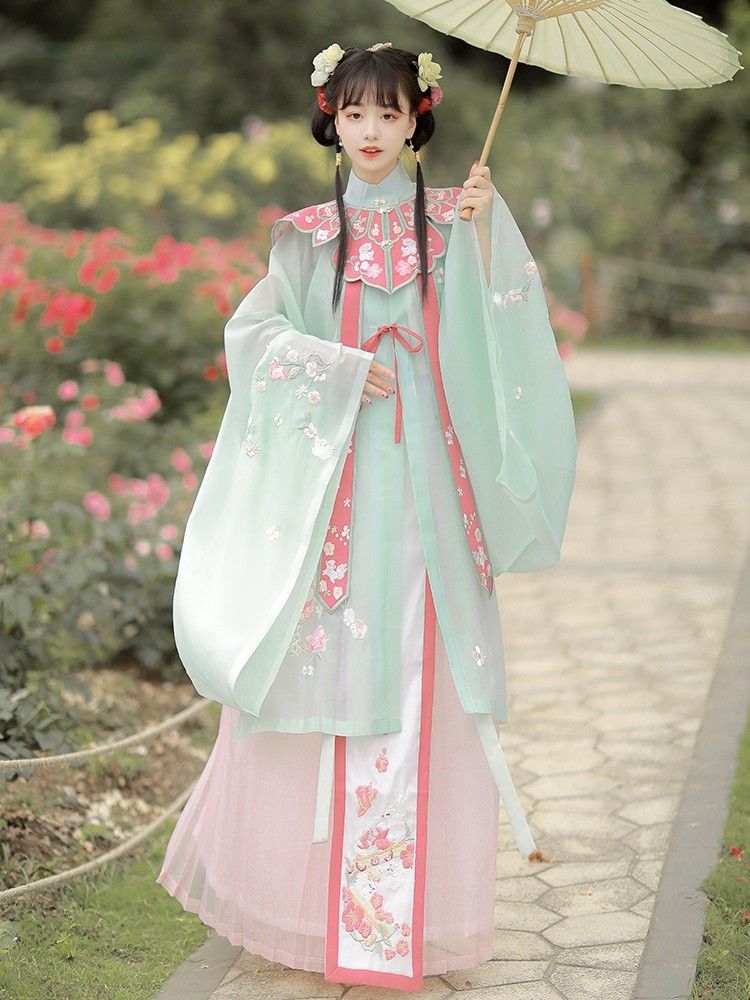 Chinese-Style Golden Silk Velvet Tang Suit Jacket:A Blend of Tradition and Modern Elegance Chinese-Style Golden Silk Velvet Tang Suit Jacket:A Blend of Tradition and Modern Elegance