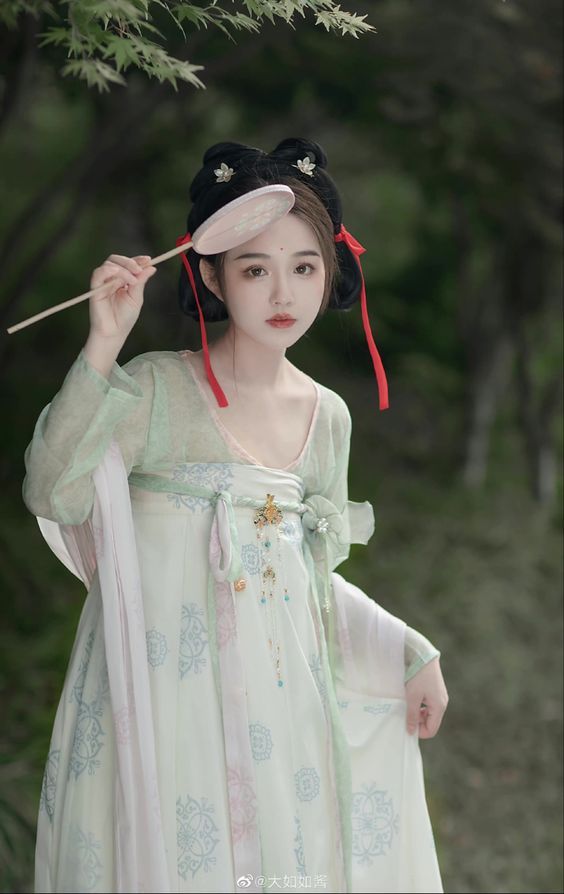 Sleeveless Cheongsam Elegance for the Petite Figure Sleeveless Cheongsam Elegance for the Petite Figure