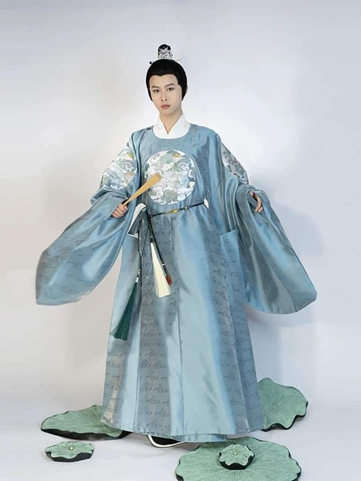 The Revival of the Cheongsam:The Evolution of the Skirt-like Hanfu for Modern Adult Women The Revival of the Cheongsam:The Evolution of the Skirt-like Hanfu for Modern Adult Women