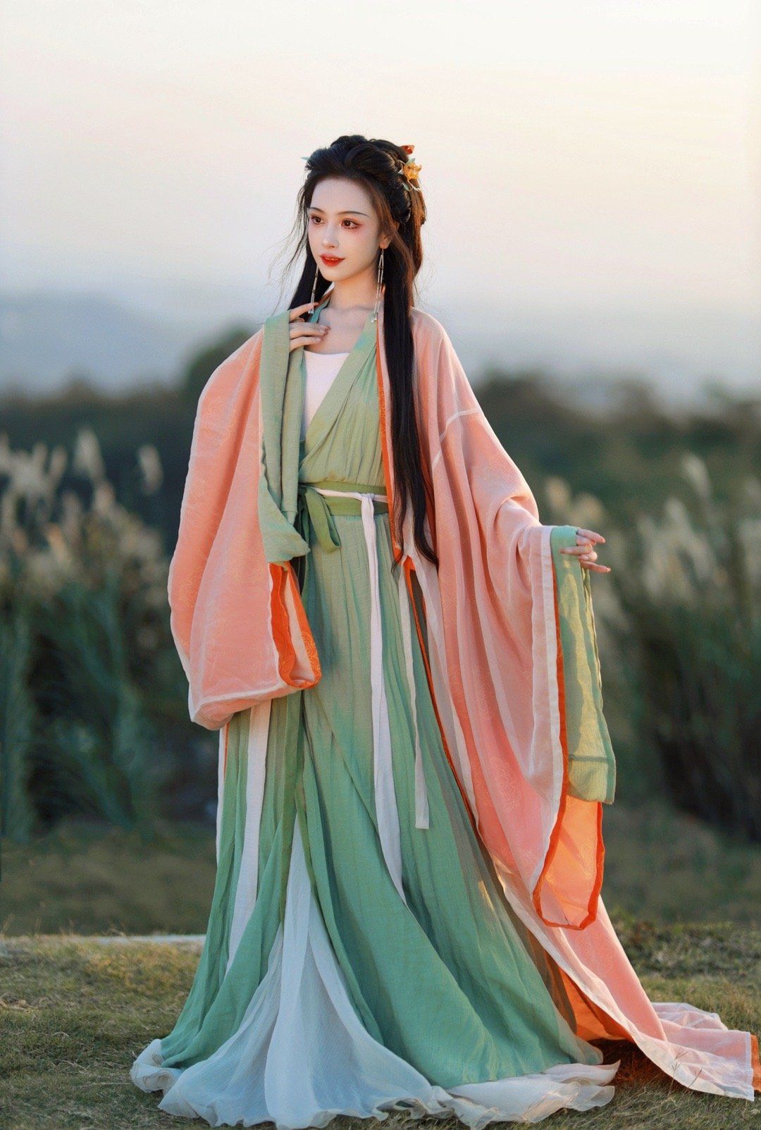 Traditional Two-Piece Horseface Skirt Set:A Blend of Ancient Elegance and Modern Charm Traditional Two-Piece Horseface Skirt Set:A Blend of Ancient Elegance and Modern Charm