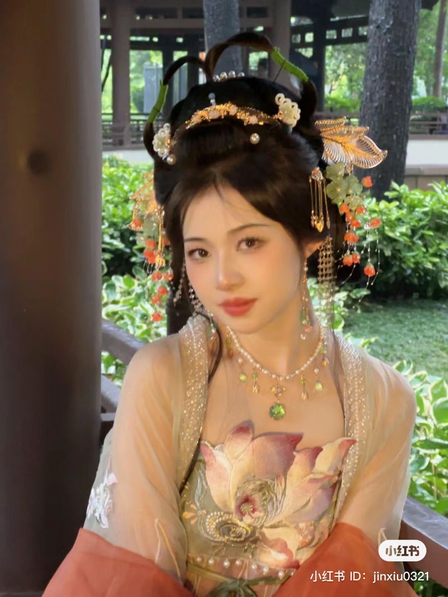 Reimagining the Cheongsam:Modern Chinese-Style Qipao-Inspired Dresses Reimagining the Cheongsam:Modern Chinese-Style Qipao-Inspired Dresses