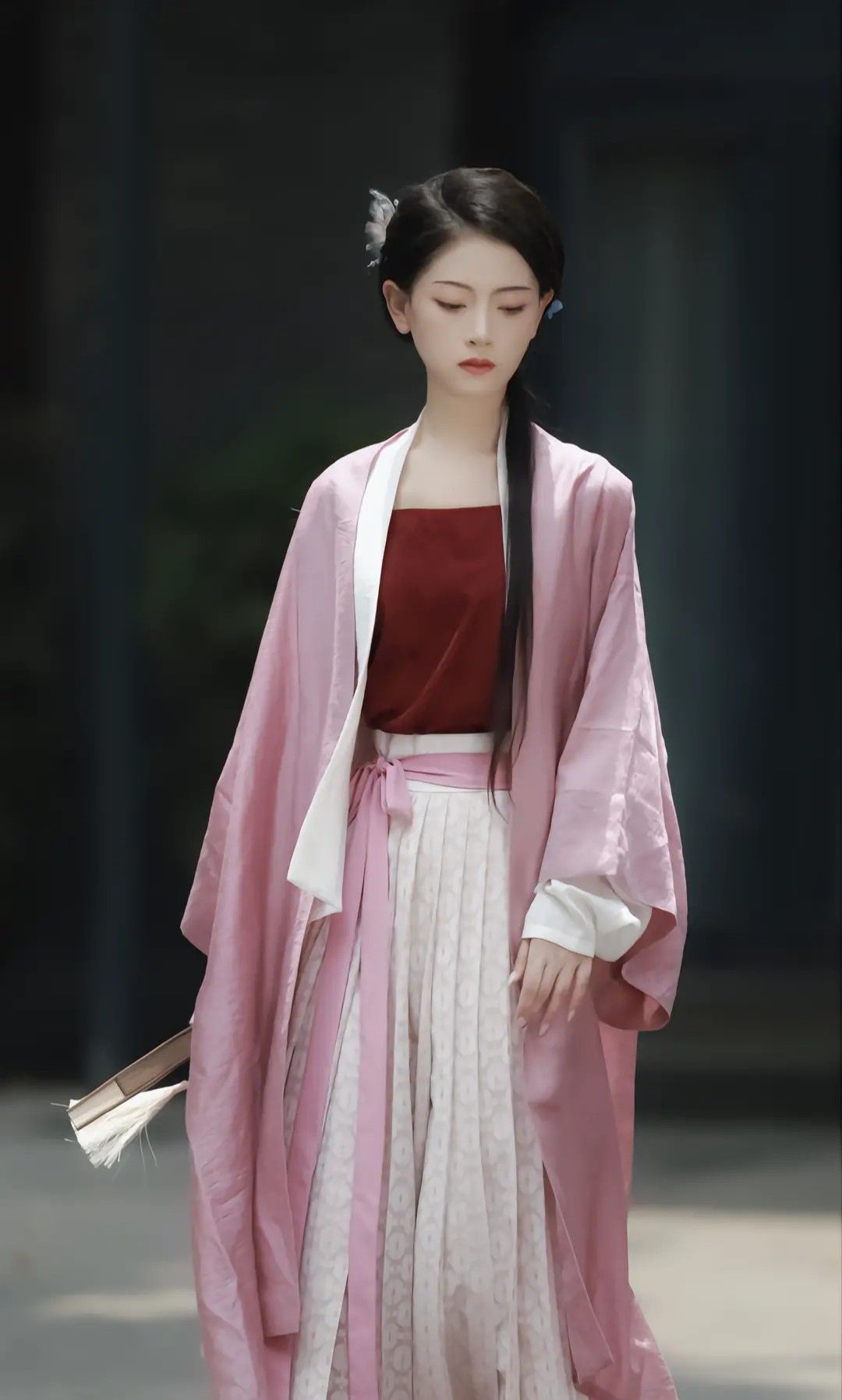 Embracing Tradition:The Golden Thread Embroidered Cheongsam Skirt Embracing Tradition:The Golden Thread Embroidered Cheongsam Skirt