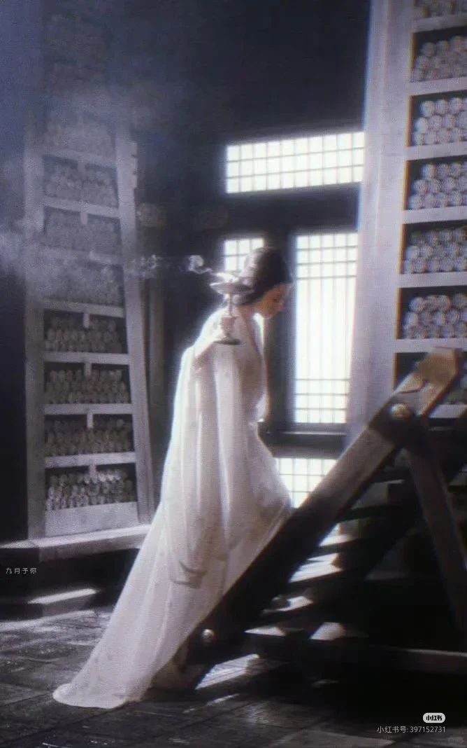 Encountering the Dragon:The Charm of Qingqing Hanfu Fashion Encountering the Dragon:The Charm of Qingqing Hanfu Fashion