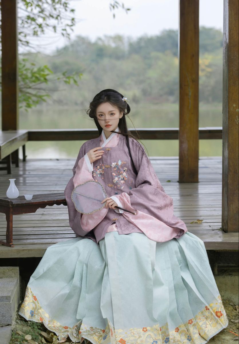 The Enchanting Charm of Qipao:The Story of Megg Meggs Cheongsam Journey