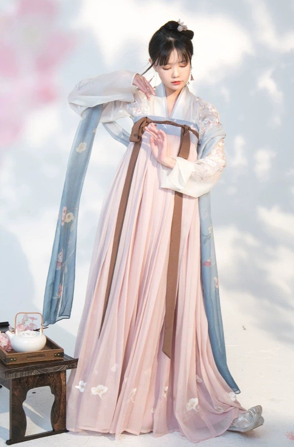 Little Girls Traditional Chinese Fashion:The Charm of Hanfu Shoes Little Girls Traditional Chinese Fashion:The Charm of Hanfu Shoes