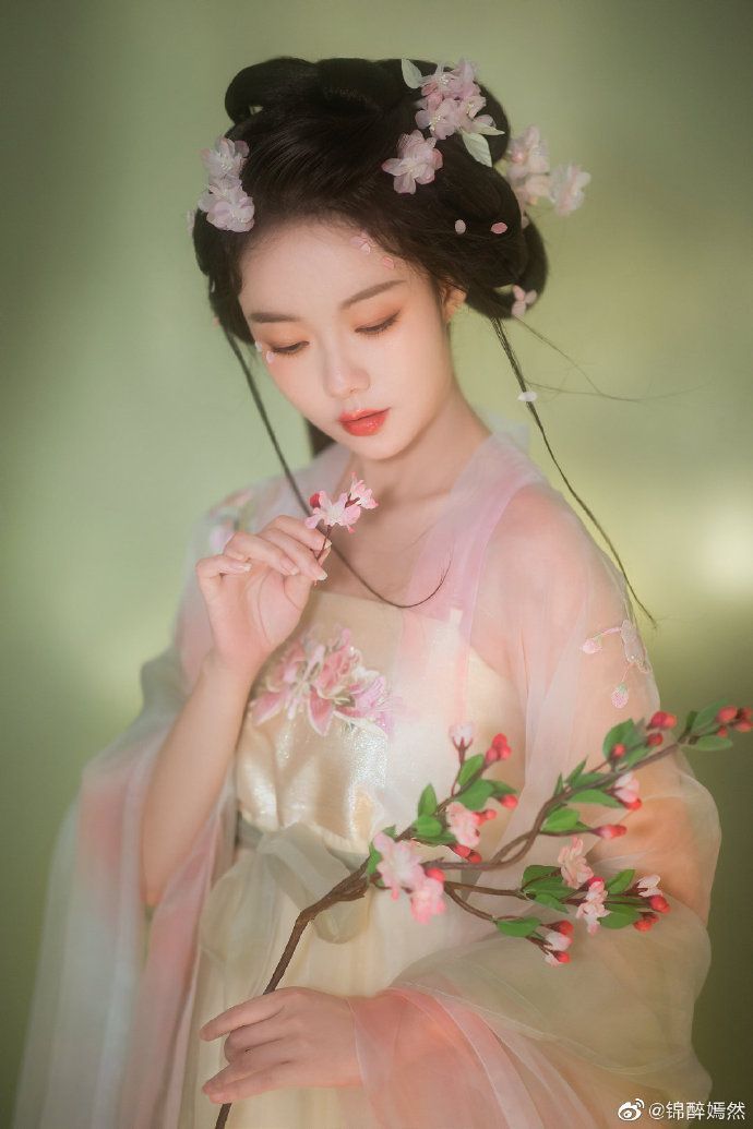Winter and Autumn Childrens Traditional Chinese Hanfu Fashion:A Guide to Stylish Large Kids Options Winter and Autumn Childrens Traditional Chinese Hanfu Fashion:A Guide to Stylish Large Kids Options