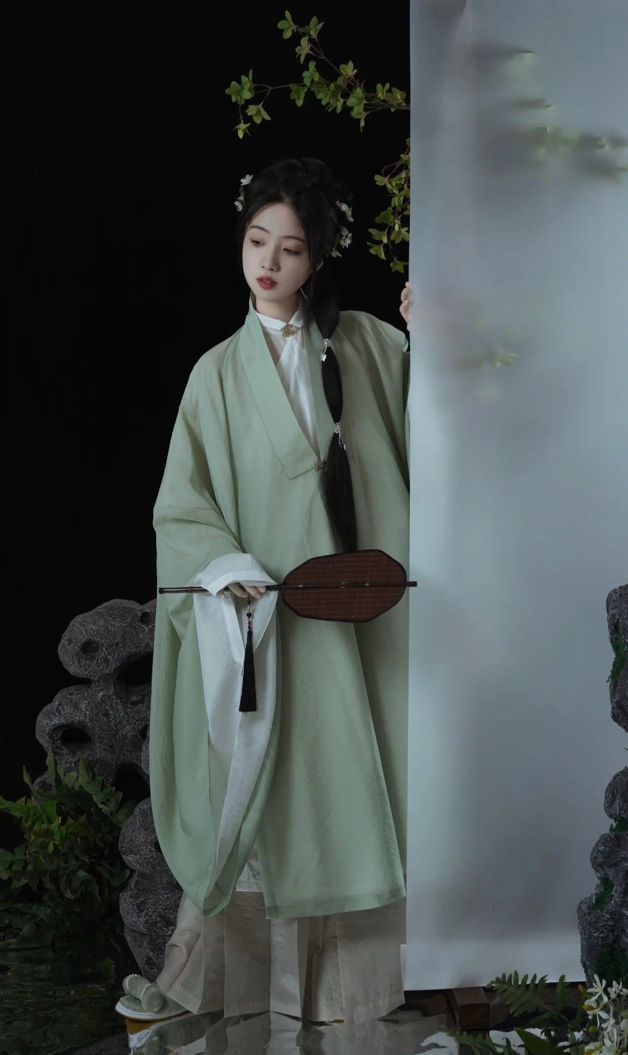 Modernized Hanfu:The Evolution of Traditional Chinese Fashion for Women