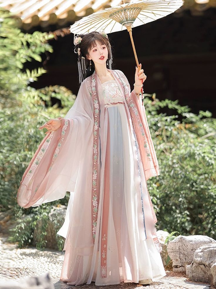 Charming Classic:A Closer Look at the Ancient Costume from Immortal Love:The Flicker of Frost Charming Classic:A Closer Look at the Ancient Costume from Immortal Love:The Flicker of Frost