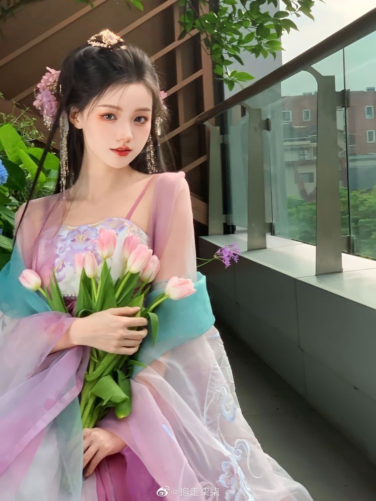 The Revival of Traditional Chinese Clothing:The Beauty of Bijiabro and Hanfu The Revival of Traditional Chinese Clothing:The Beauty of Bijiabro and Hanfu