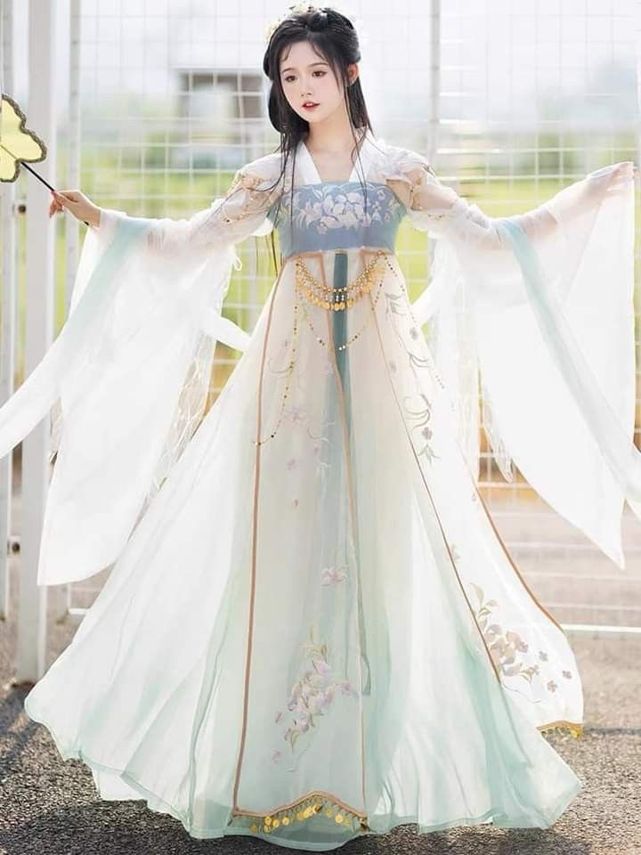 The Splendor of Hanfu at Xiaoyuxian Hall