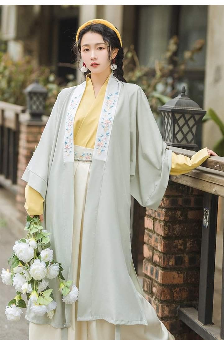 Purple Cheongsam in Summer:A Blend of Tradition and Modernity Purple Cheongsam in Summer:A Blend of Tradition and Modernity