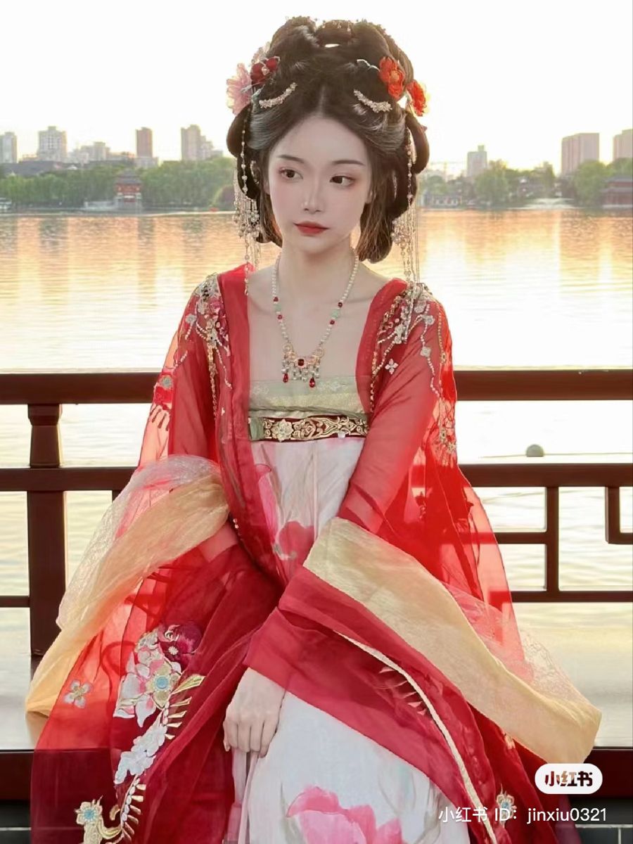 Petite Womens Tangzhuang Fashion:Embracing the Charm of Traditional Chinese Style in Summer