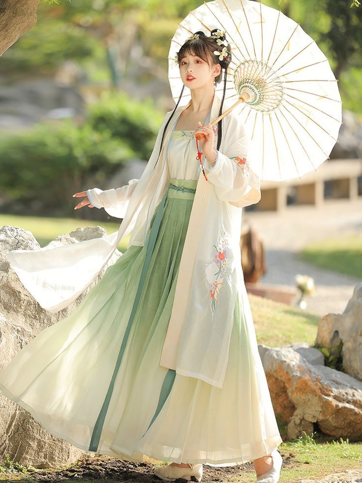 The Charm of Long-Sleeve Cheongsam:A Detailed Exploration The Charm of Long-Sleeve Cheongsam:A Detailed Exploration