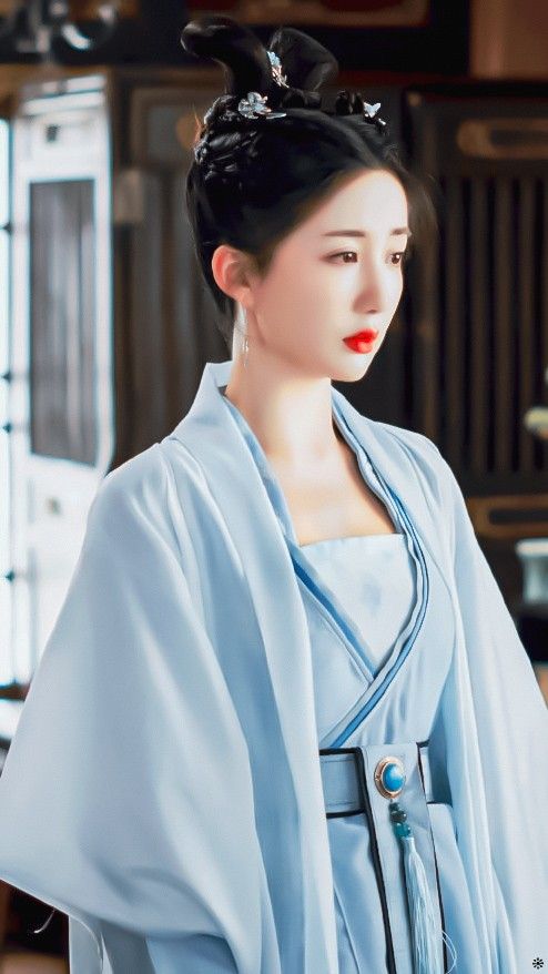 Joyful Rabbit in Original Hanfu of the Immortal Pool Joyful Rabbit in Original Hanfu of the Immortal Pool