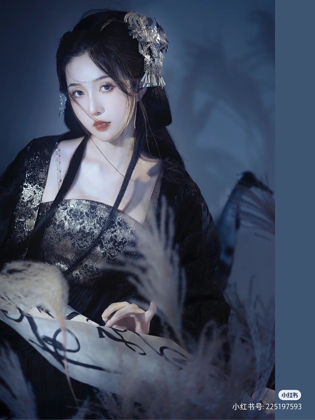 Amidst the Summer Mists:A Journey in Traditional Chinese Clothing Amidst the Summer Mists:A Journey in Traditional Chinese Clothing