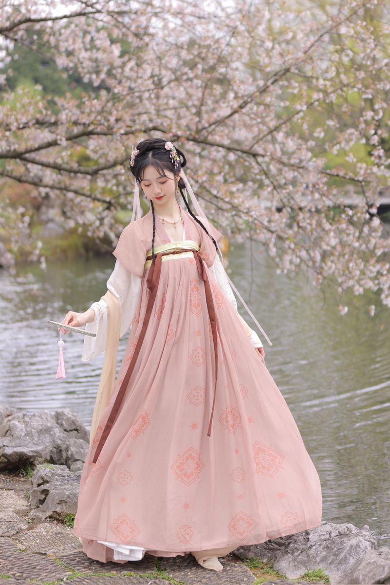 Reinventing the Cheongsam:Young Girls Autumn Fashion with Modernized Qipao