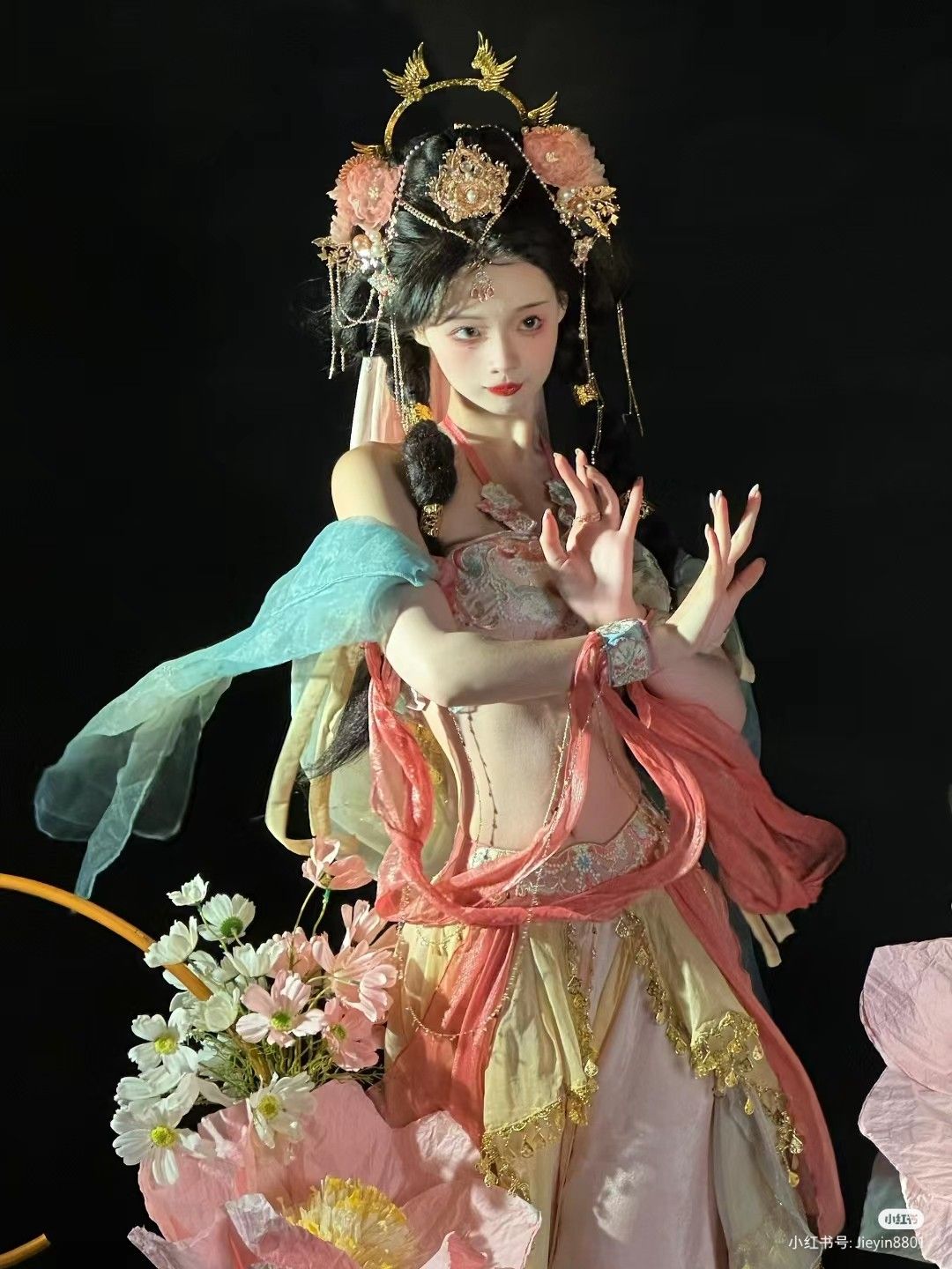 Moon Rabbit Elegance:The New Generation of Traditional Hanfu Fashion Moon Rabbit Elegance:The New Generation of Traditional Hanfu Fashion
