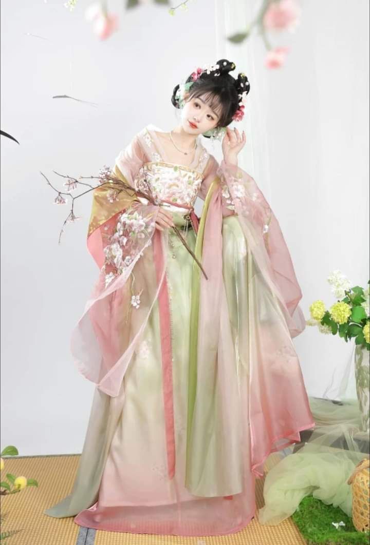 The Revival of Hanfu Culture:The Role of Archery as a Symbolic Accessory The Revival of Hanfu Culture:The Role of Archery as a Symbolic Accessory
