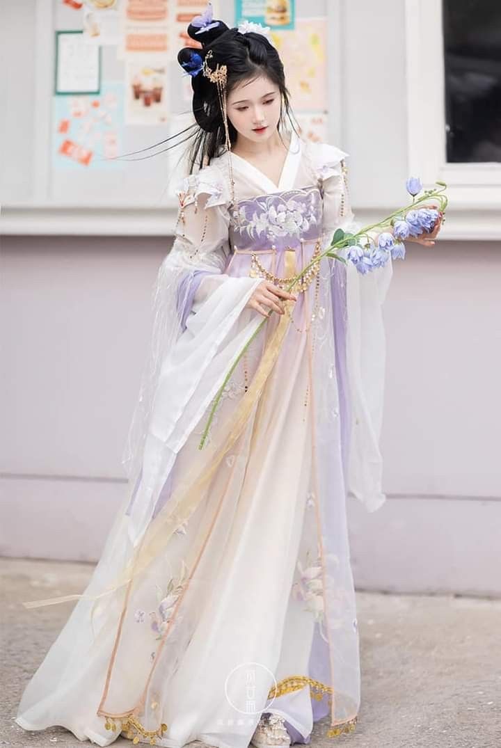 The Charm of Qipao:A Tale of Little Family Reunion in Traditional Chinese Elegance
