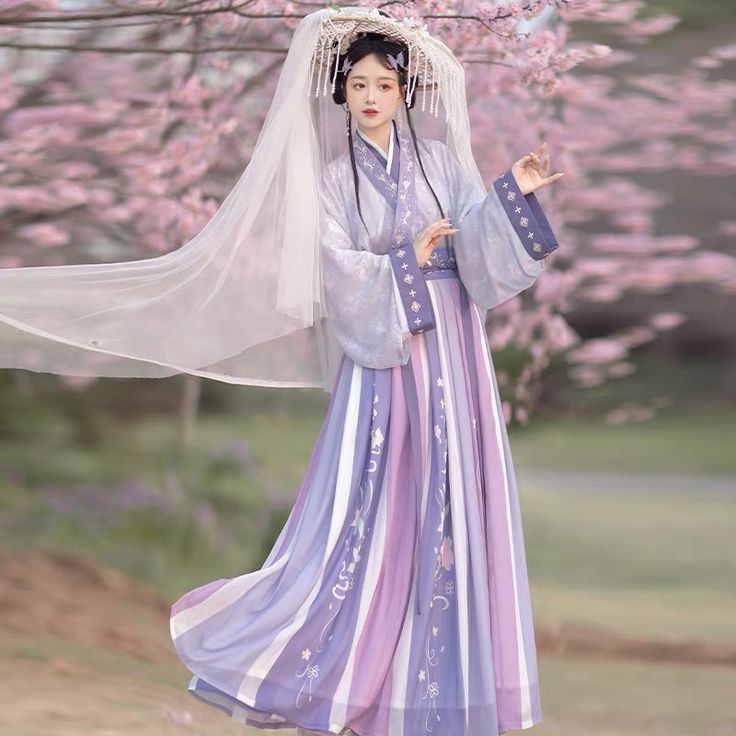 Ethereal Charm of Miniature Figures in Hanfu Fashion:A Journey into the World of Tiny Heroes Ethereal Charm of Miniature Figures in Hanfu Fashion:A Journey into the World of Tiny Heroes
