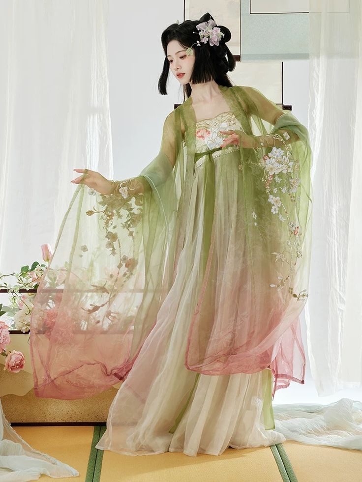 Summer Hanfu Fashion for Little Girls:A Guide to Traditional Chinese Childrenswear Summer Hanfu Fashion for Little Girls:A Guide to Traditional Chinese Childrenswear