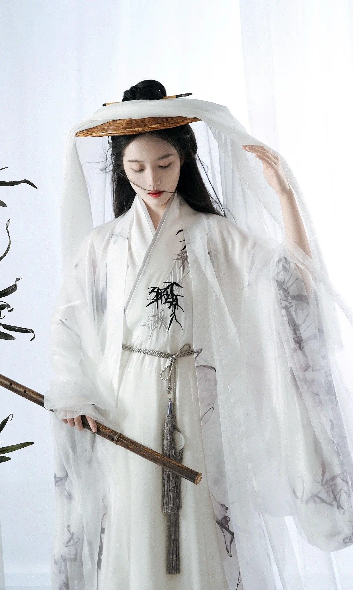 A 9-Year-Old Child Goddess in Ancient Costume:The Enchantment of Hanfu and Fairy Attire A 9-Year-Old Child Goddess in Ancient Costume:The Enchantment of Hanfu and Fairy Attire